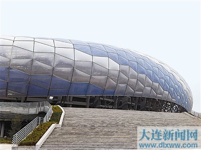 大连体育中心体育场\外衣\海味十足